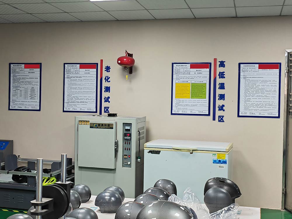 Перше хокейне обладнання: випробувальна лабораторія та виробниче підприємство